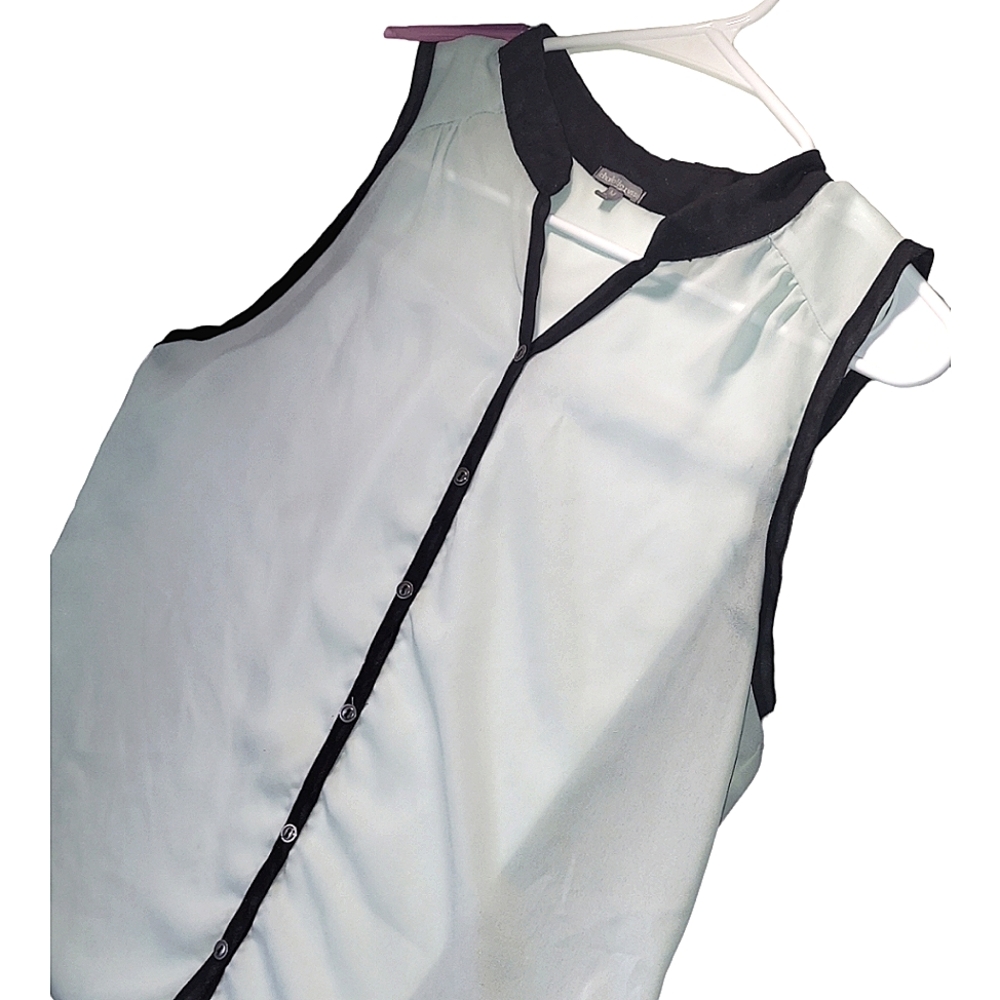 Super cute Mint Green button down tank top from Charlotte Russe
